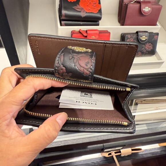 Coach Medium Corner Zip Wallet With Floral Print CCR20 Black/Wine Multi - Picture 6 of 6